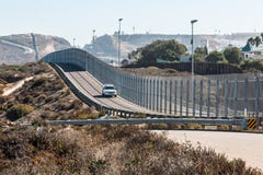 San Diego-Tijuana International Border Wall and Border Patrol Vehicle stock photography San Diego-Tijuana International Border Wall and Border Patrol Vehicle stock photography