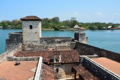 San Felipe Castle op de kusten van Rio Dulce Guatemala royalty-vrije stock afbeelding San Felipe Castle op de kusten van Rio Dulce Guatemala royalty-vrije stock afbeelding