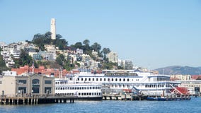 San Francisco Belle angekoppelt in San Francisco lizenzfreies stockfoto San Francisco Belle angekoppelt in San Francisco lizenzfreies stockfoto
