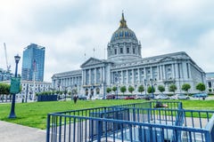 SAN FRANCISCO, CA - AUGUSTUS 6, 2017: Majesteit van Stad Hall Buildin Royalty-vrije Stock Foto SAN FRANCISCO, CA - AUGUSTUS 6, 2017: Majesteit van Stad Hall Buildin Royalty-vrije Stock Foto