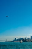 San Francisco Skyline van Alcatraz stock foto's San Francisco Skyline van Alcatraz stock foto's