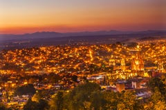 San Miguel de Альенде мексиканський Miramar обозревает заход солнца Parroquia стоковое фото San Miguel de Альенде мексиканський Miramar обозревает заход солнца Parroquia стоковое фото
