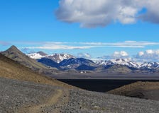 Sand-Wüstenlandschaft des Gehwegwurfs vulkanische schwarze, Laugavegur-Spur von Thorsmork zu Landmannalaugar, Hochländer von Isla stockfotos Sand-Wüstenlandschaft des Gehwegwurfs vulkanische schwarze, Laugavegur-Spur von Thorsmork zu Landmannalaugar, Hochländer von Isla stockfotos
