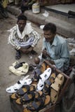 Sandals voor Verkoop op Straat stock foto Sandals voor Verkoop op Straat stock foto