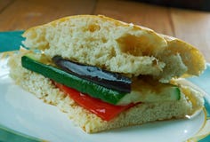 Sandwich grillé à Muffuletta de ratatouille Images libres de droits Sandwich grillé à Muffuletta de ratatouille Images libres de droits