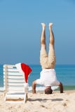 Santa alla spiaggia fotografie stock libere da diritti Santa alla spiaggia fotografie stock libere da diritti