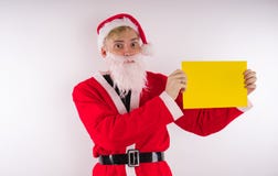 Santa Claus con una muestra en un fondo blanco El concepto de descuentos y de ventas para la Navidad Espacio vacío para el texto imágenes de archivo libres de regalías Santa Claus con una muestra en un fondo blanco El concepto de descuentos y de ventas para la Navidad Espacio vacío para el texto imágenes de archivo libres de regalías