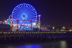 Santa Monica, la Californie, Etats-Unis - 3 janvier 2019 : Santa Monica Pier par nuit photo libre de droits Santa Monica, la Californie, Etats-Unis - 3 janvier 2019 : Santa Monica Pier par nuit photo libre de droits