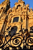 Santiago de Compostela, Spanien Kathedrale, Fassadenabschlu? mit Eisenzaun und Sonnenuntergangleuchtung lizenzfreie stockfotografie Santiago de Compostela, Spanien Kathedrale, Fassadenabschlu? mit Eisenzaun und Sonnenuntergangleuchtung lizenzfreie stockfotografie