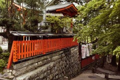 Santuario di Fushimi Inari Taisha a Kyoto, Giappone fotografia stock Santuario di Fushimi Inari Taisha a Kyoto, Giappone fotografia stock