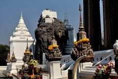 Saraburi Thailand: Prangs på Wat Phra Phutthabat royaltyfri fotografi Saraburi Thailand: Prangs på Wat Phra Phutthabat royaltyfri fotografi