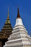 Saraburi, Ταϊλάνδη: Chedi και Mondorp σε Wat Phra Phutthabat στοκ φωτογραφία με δικαίωμα ελεύθερης χρήσης Saraburi, Ταϊλάνδη: Chedi και Mondorp σε Wat Phra Phutthabat στοκ φωτογραφία με δικαίωμα ελεύθερης χρήσης