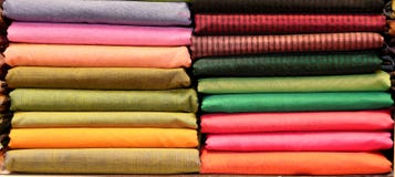 SAREES INDIANOS DA TELA imagem de stock SAREES INDIANOS DA TELA imagem de stock