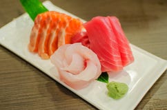 Sashimi σύνολο φρέσκων ακατέργαστων ψαριών σολομών και τόνου στοκ εικόνες Sashimi σύνολο φρέσκων ακατέργαστων ψαριών σολομών και τόνου στοκ εικόνες
