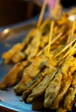 Satay varkensvlees, voorgerecht van Thais straatvoedsel royalty-vrije stock foto Satay varkensvlees, voorgerecht van Thais straatvoedsel royalty-vrije stock foto