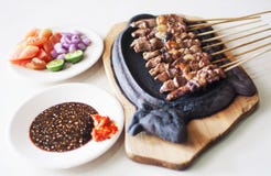 Satay é um alimento indonésio típico foto de stock Satay é um alimento indonésio típico foto de stock