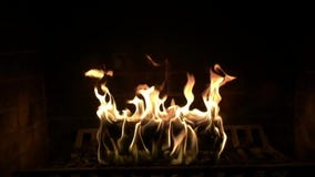 Satisfying slut för utmärkt mysig älskvärd atmosfär upp ultrarapidskott av den wood flammabränningen för brand i journalspis arkivfilmer Satisfying slut för utmärkt mysig älskvärd atmosfär upp ultrarapidskott av den wood flammabränningen för brand i journalspis arkivfilmer