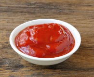 Sauce tomate faite maison image libre de droits Sauce tomate faite maison image libre de droits