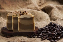 Savon fait main naturel avec l'arome de coffe formé comme le gâteau photographie stock Savon fait main naturel avec l'arome de coffe formé comme le gâteau photographie stock