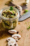 Sałatka W słoju Na ciapanie desce Zdjęcia Stock Sałatka W słoju Na ciapanie desce Zdjęcia Stock