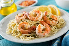 Scampi de crevette avec des spaghetti images libres de droits Scampi de crevette avec des spaghetti images libres de droits