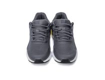 Scarpe da corsa o scarpe da tennis nere Unbranded di sport isolate su fondo bianco fotografia stock Scarpe da corsa o scarpe da tennis nere Unbranded di sport isolate su fondo bianco fotografia stock