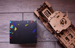 Scatola nera del quadrato per il regalo Dettagli e primo piano immagini stock libere da diritti Scatola nera del quadrato per il regalo Dettagli e primo piano immagini stock libere da diritti