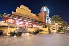 Sceniczny noc widok hotelowy kurort na Luty 29, 2016 w Lesie Ameryki, Tenerife, wyspa kanaryjska, Hiszpania zdjęcia stock Sceniczny noc widok hotelowy kurort na Luty 29, 2016 w Lesie Ameryki, Tenerife, wyspa kanaryjska, Hiszpania zdjęcia stock