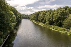 Scenisk sikt av kläderfloden i Durham, Förenade kungariket royaltyfri bild Scenisk sikt av kläderfloden i Durham, Förenade kungariket royaltyfri bild