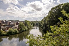 Scenisk sikt av kläderfloden i Durham, Förenade kungariket royaltyfria foton Scenisk sikt av kläderfloden i Durham, Förenade kungariket royaltyfria foton