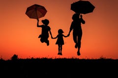 Schattenbild einer Familie lizenzfreie stockfotos Schattenbild einer Familie lizenzfreie stockfotos