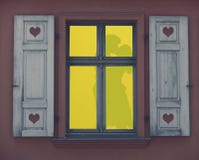 Schattenbild eines Paares, das Liebe in einem beleuchteten Fensterrahmen, eine romantische Nacht, Valentinsgrußtageskonzept macht lizenzfreie abbildung Schattenbild eines Paares, das Liebe in einem beleuchteten Fensterrahmen, eine romantische Nacht, Valentinsgrußtageskonzept macht lizenzfreie abbildung