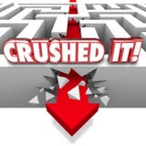 Schiacciato esprime la freccia che si schianta attraverso Maze Walls Great Job Com royalty illustrazione gratis Schiacciato esprime la freccia che si schianta attraverso Maze Walls Great Job Com royalty illustrazione gratis