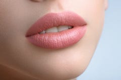 Schitterende volledige lippen van een mooie vrouw stock foto's Schitterende volledige lippen van een mooie vrouw stock foto's