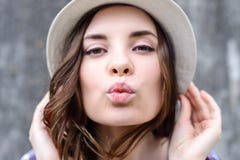 Schließen Sie herauf Porträt von sexy schöner netter recht attraktiver Schlucht lizenzfreie stockbilder Schließen Sie herauf Porträt von sexy schöner netter recht attraktiver Schlucht lizenzfreie stockbilder