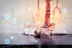 schließen Sie oben vom Geschäftsmann, der mit intelligentem Telefon auf hölzernem Schreibtisch arbeitet Lizenzfreie Abbildung schließen Sie oben vom Geschäftsmann, der mit intelligentem Telefon auf hölzernem Schreibtisch arbeitet Lizenzfreie Abbildung