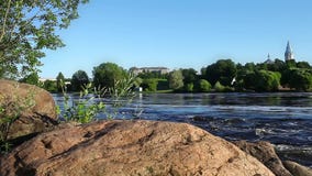 Schnell fließender Fluss Narva Schnell fließender Fluss Narva