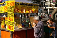 Schnellimbißströmungsabriß der Straße Lizenzfreies Stockfoto Schnellimbißströmungsabriß der Straße Lizenzfreies Stockfoto