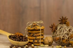 Schokolade Chip Cookies Zimtstange-, Kardamom- und Sternanis stockfoto Schokolade Chip Cookies Zimtstange-, Kardamom- und Sternanis stockfoto