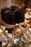 Schwarz-und Goldweihnachtskerzen lizenzfreies stockbild Schwarz-und Goldweihnachtskerzen lizenzfreies stockbild