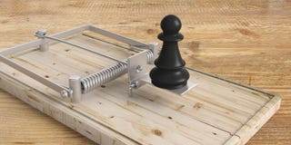Schwarzes Schachpfand auf einer Mäusefalle auf Bretterboden Abbildung 3D stock abbildung Schwarzes Schachpfand auf einer Mäusefalle auf Bretterboden Abbildung 3D stock abbildung