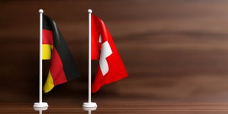 Schweiz- und Deutschland-Flaggen auf hölzernem Hintergrund Abbildung 3D lizenzfreie abbildung Schweiz- und Deutschland-Flaggen auf hölzernem Hintergrund Abbildung 3D lizenzfreie abbildung