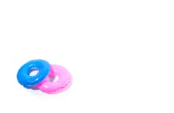 Schwimmen Sie Ring mit Gelb für das Schwimmen im Pool lizenzfreie stockfotos Schwimmen Sie Ring mit Gelb für das Schwimmen im Pool lizenzfreie stockfotos
