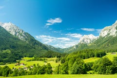 Schöne Ansicht der Natur und der Berge nahe Konigssee See, Bayern, Deutschland Lizenzfreie Stockbilder Schöne Ansicht der Natur und der Berge nahe Konigssee See, Bayern, Deutschland Lizenzfreie Stockbilder