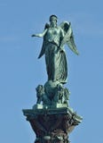 Schöne Engelsskulptur auf das König wiliam Monument in Stuttgart in Deutschland lizenzfreie stockfotos Schöne Engelsskulptur auf das König wiliam Monument in Stuttgart in Deutschland lizenzfreie stockfotos
