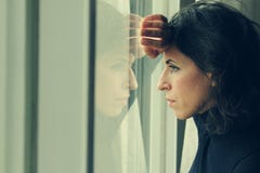 Schöne Frau mit 35 Jährigen lizenzfreie stockfotos Schöne Frau mit 35 Jährigen lizenzfreie stockfotos