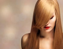 Schöne junge Frau mit dem eleganten langen glänzenden Haar lizenzfreie stockfotos Schöne junge Frau mit dem eleganten langen glänzenden Haar lizenzfreie stockfotos