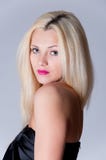 Schönes blondes Frauenporträt und gerades langes Haar stockbild Schönes blondes Frauenporträt und gerades langes Haar stockbild