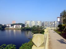 Schönes Himmel und lakeï ¼ ŒRiverside-blockï ¼ Œxuantan-cityï ¼ Œsichuanï-¼ Œchina lizenzfreie stockfotografie Schönes Himmel und lakeï ¼ ŒRiverside-blockï ¼ Œxuantan-cityï ¼ Œsichuanï-¼ Œchina lizenzfreie stockfotografie