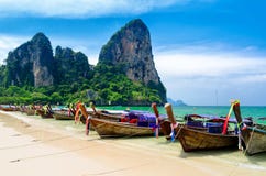 Traditional thai boats at the beach of Krabi provi stock photography Traditional thai boats at the beach of Krabi provi stock photography